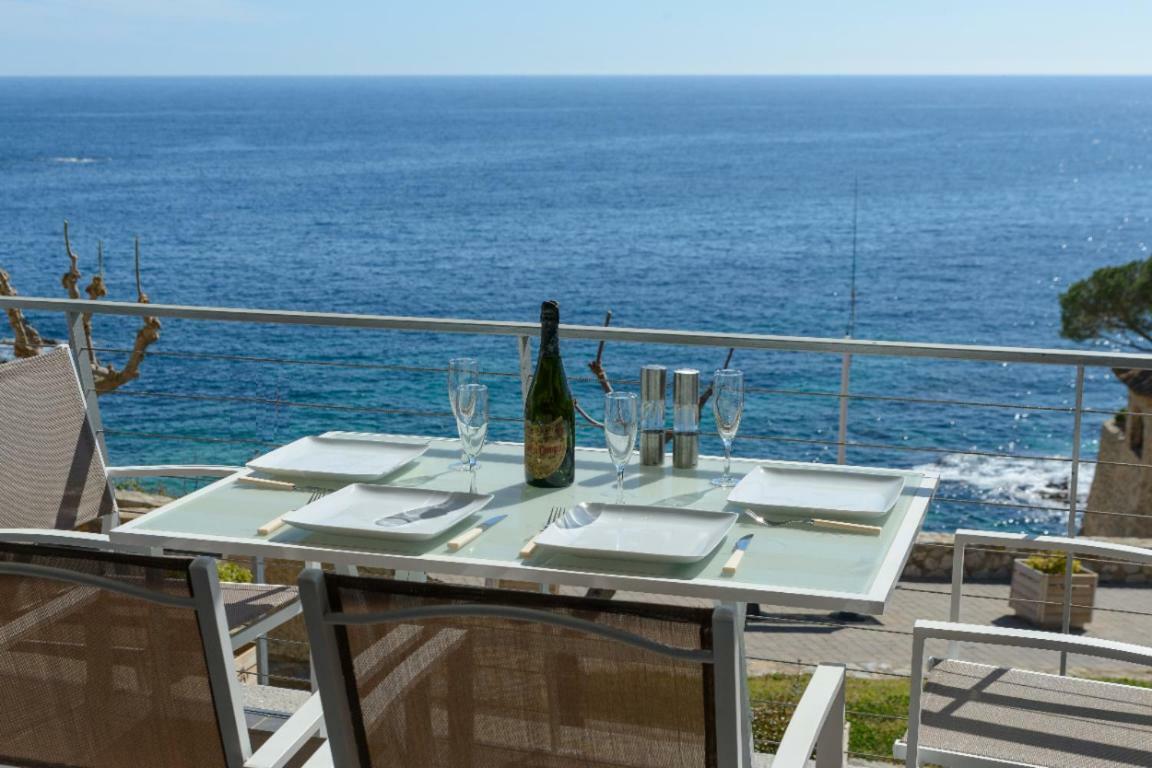 Apartamento Frente Al Mar En La Mejor Ubicacion De Calella กาเลญา เด ปาลาฟรูเจล ภายนอก รูปภาพ